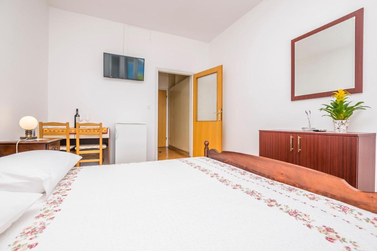 Apartment And Rooms Franka Zaboric Eksteriør bilde